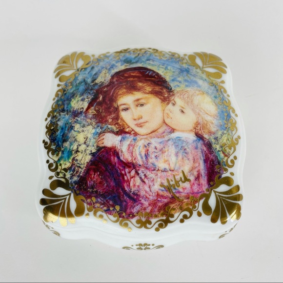Limoges Porcelain Collector Trinket Box - Picture 2 of 9